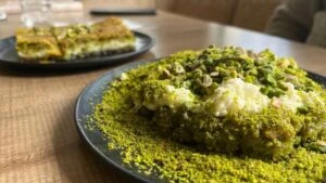 Görüntü vasat lezzet tavan! Sosyal medyaya değil midelere hitap eden tatlı 4 cennet camuru nasil yapilir