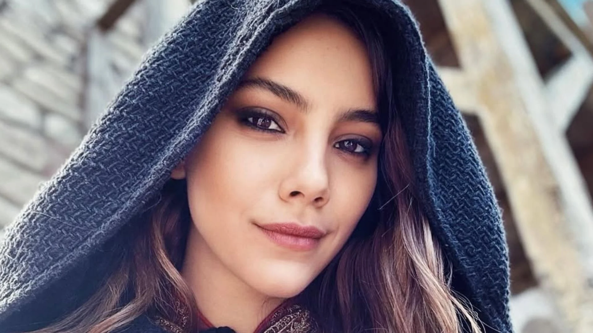 dilin doger kimdir nerelidir uzak sehir zerrin kac yasinda evli mi 3
