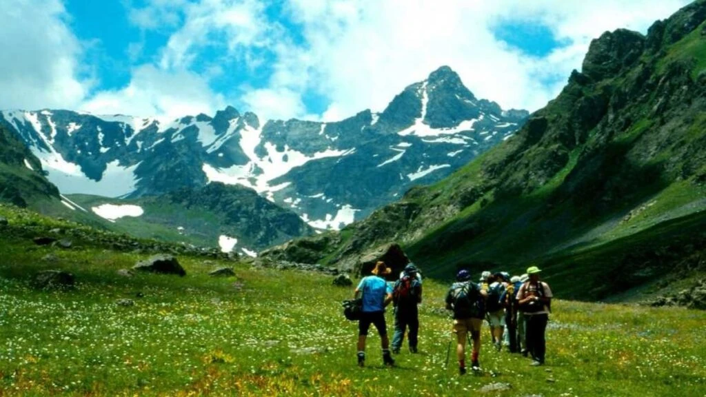 Doğa yürüyüşü için en iyi rotalar 2025! Zayıflamak bedava