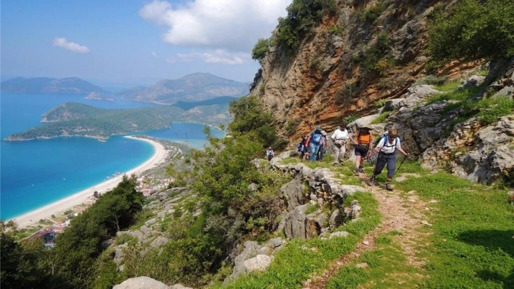 Doğa yürüyüşü için en iyi rotalar 2025! Zayıflamak bedava