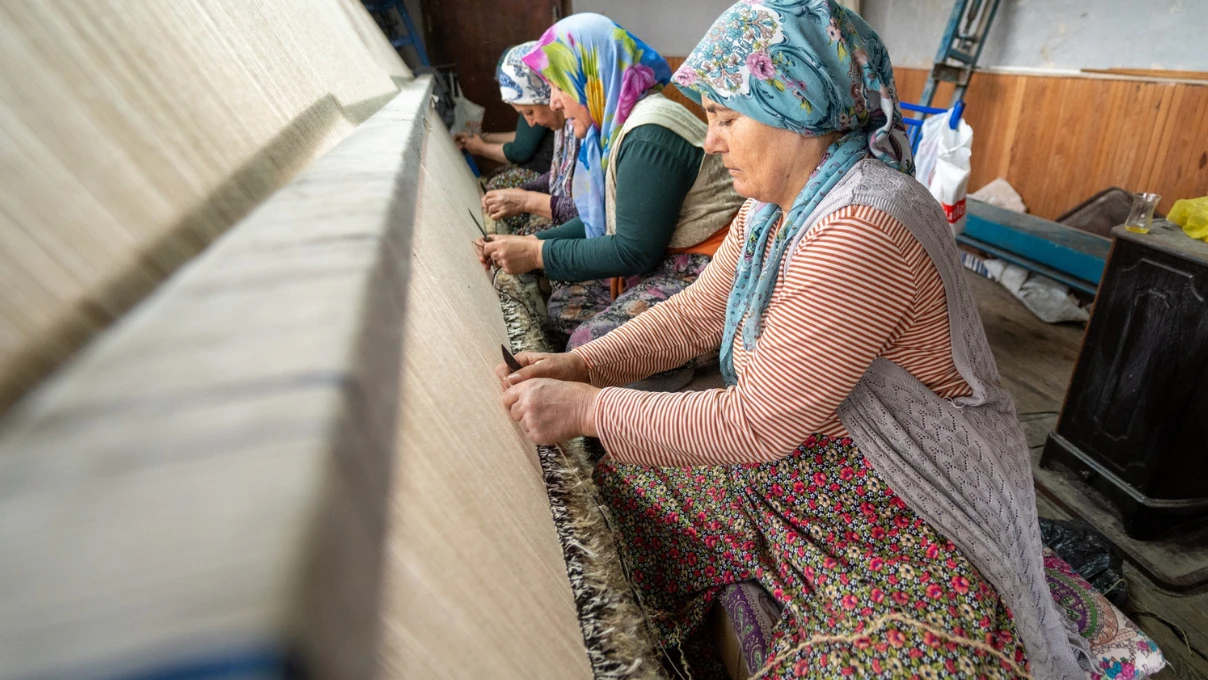 Manisa’da dokumacılık mesleği yaşatılıyor! Mesleğin son temsilcileri dikkat çekiyor