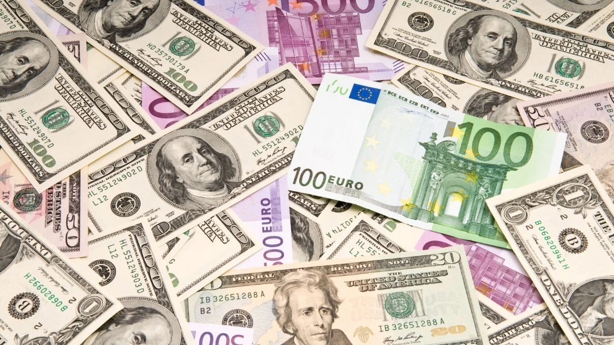 Kadınların en çok merak ettiği: Döviz ve altın birikimi nasıl yapılır? 