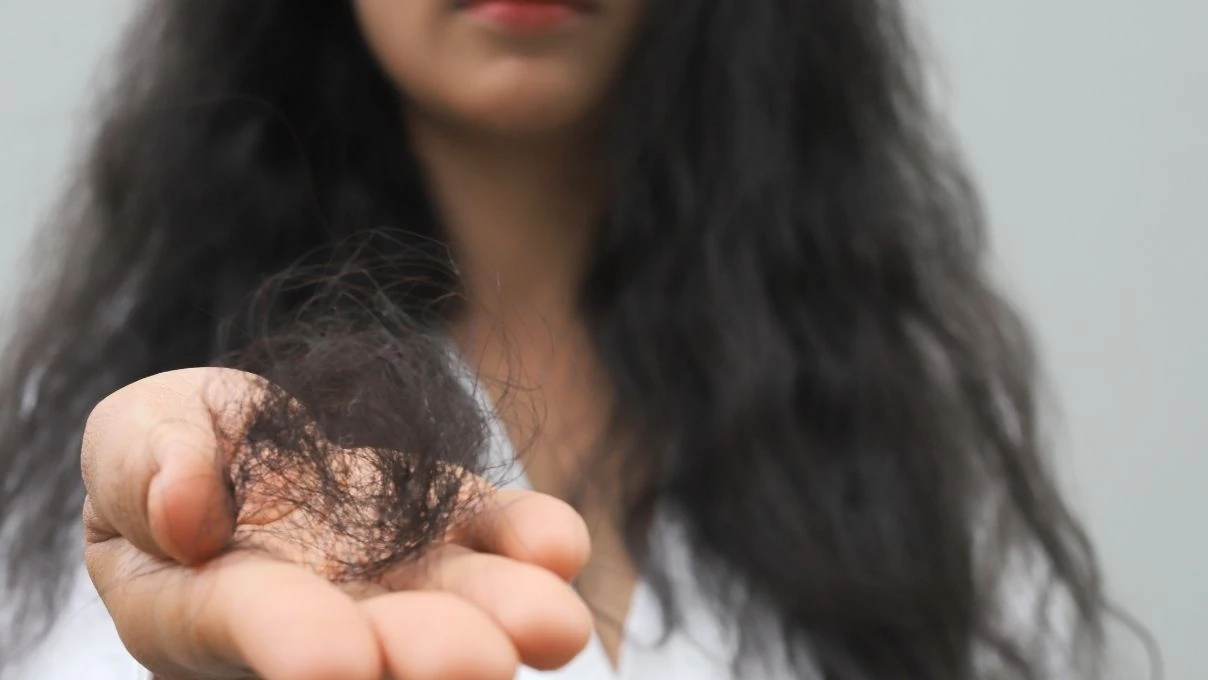 Kışın elektriklenen saçlar için en etkili ev yapımı bakım maskesi! 