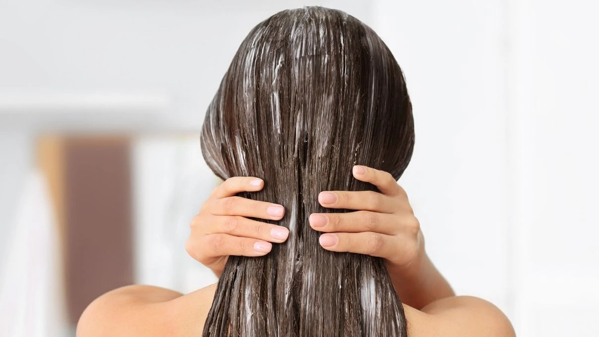 Kışın elektriklenen saçlar için en etkili ev yapımı bakım maskesi! 