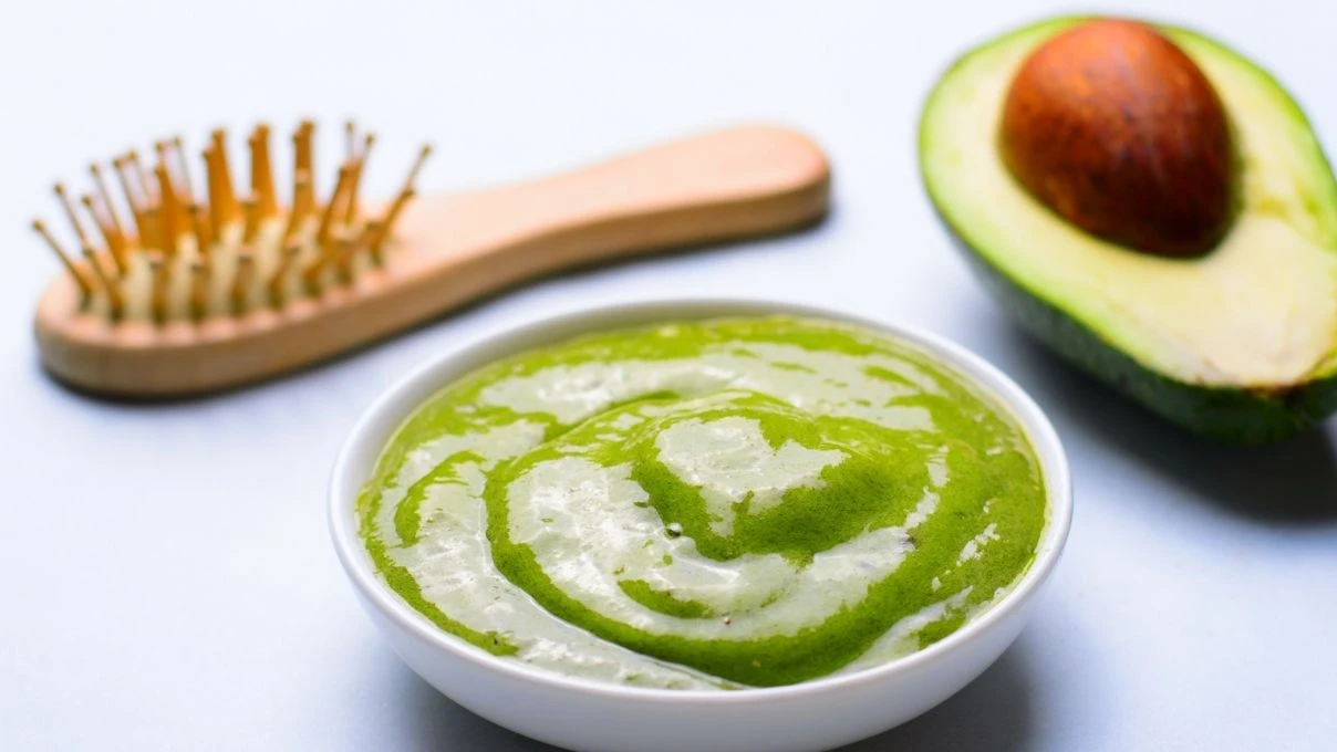 Kışın elektriklenen saçlar için en etkili ev yapımı bakım maskesi! 