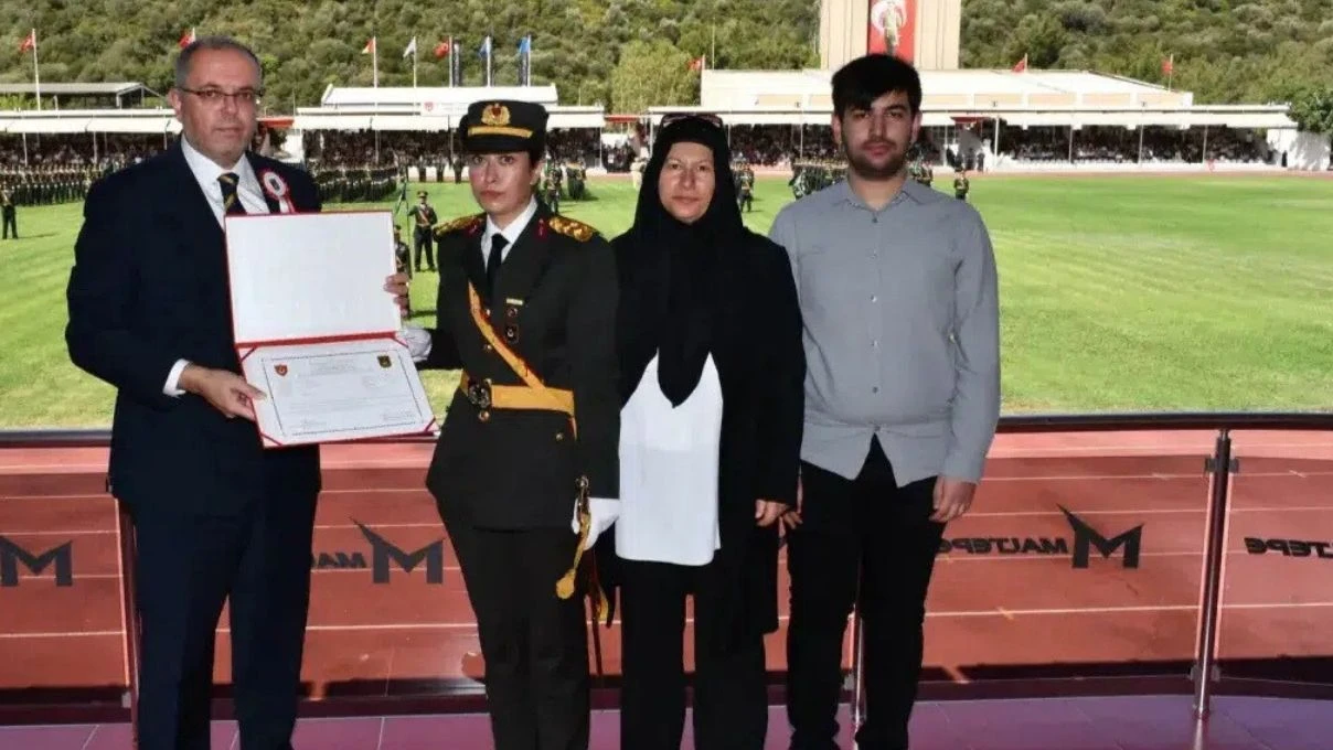 elif nur halisdemir kimdir omer halisdemir in kizi elif nur halisdemir kac yasinda ve ne is yapar 7