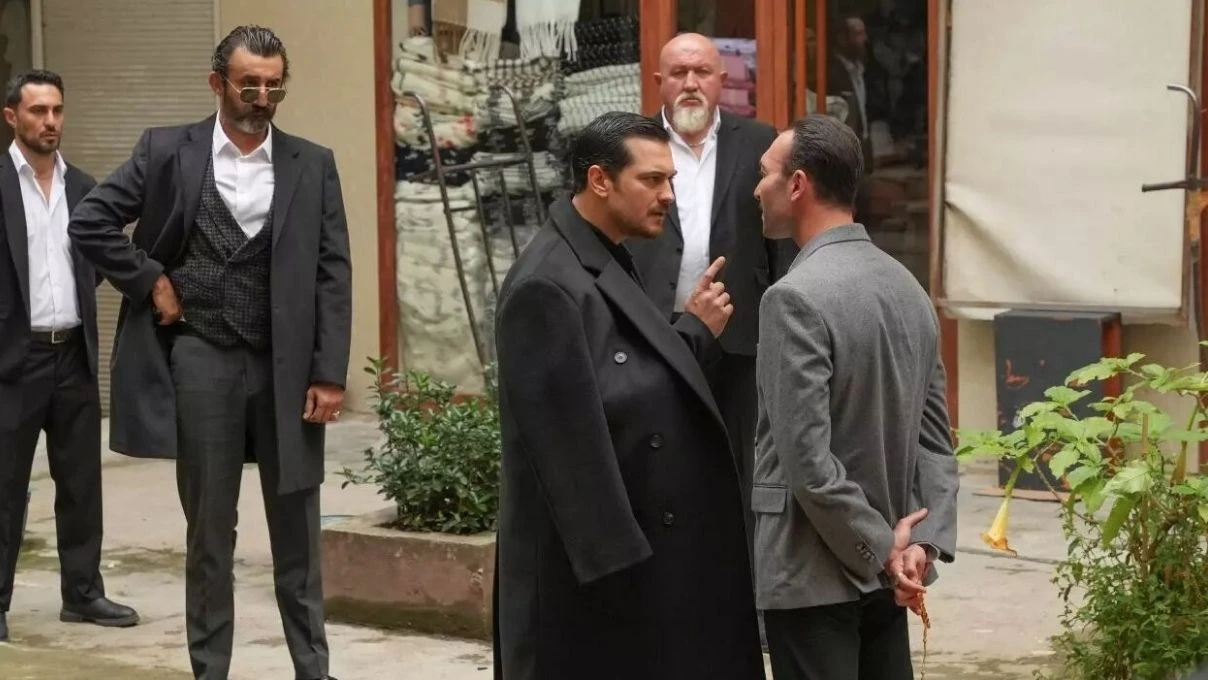 Dijital platformlarda en çok izlenen dizler belli oldu! Eşref Rüya zirveyi yakaladı! 