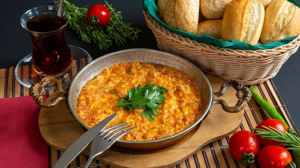 Sabah kahvaltıları mis gibi kokacak! Menemenin en gerçek tarifi