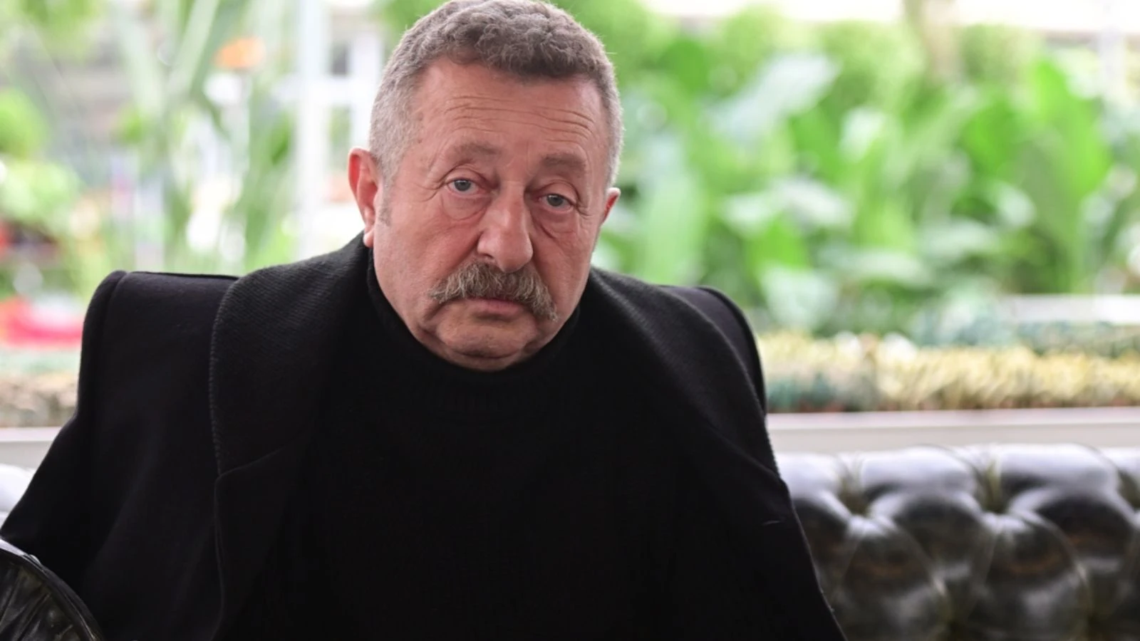 Usta oyuncu Erkan Can ticarete atıldı! Restoran açılışına ünlü isimler akın etti