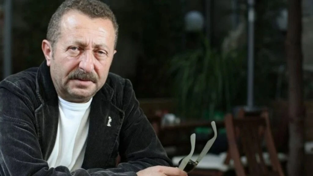 Usta oyuncu Erkan Can ticarete atıldı! Restoran açılışına ünlü isimler akın etti