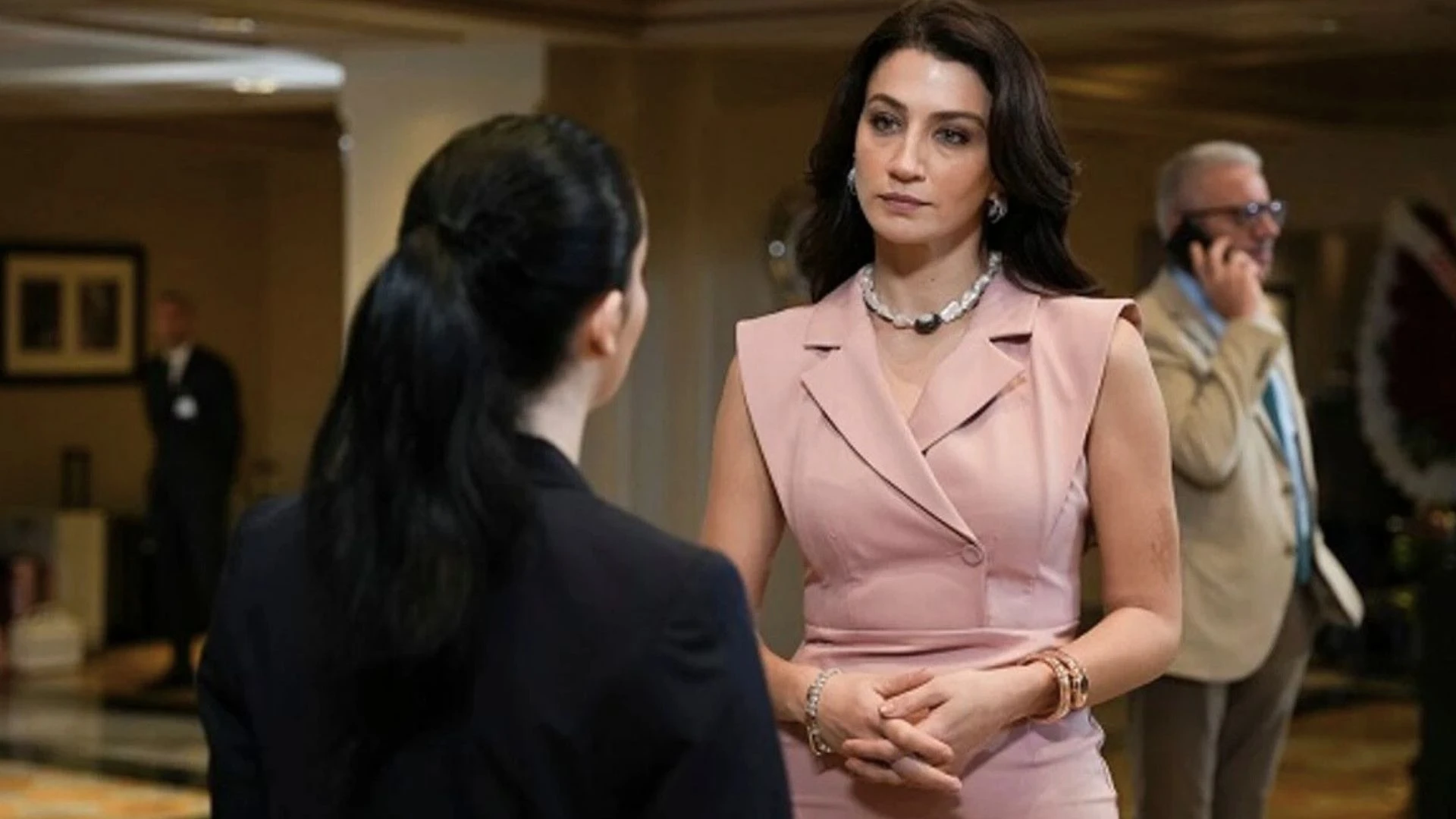 esref ruya irmak kimdir ceren benderlioglu kac yasinda esi kim 2