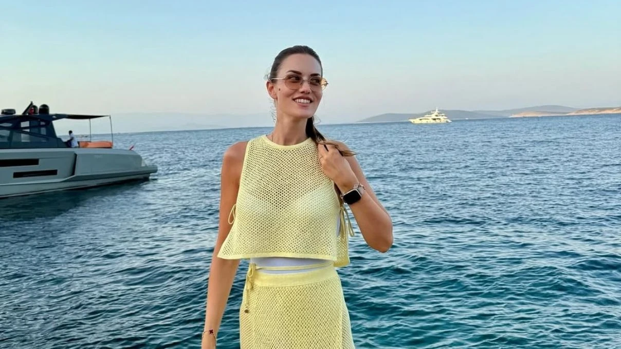 Fahriye Evcen katıldığı bir davette gösterdiği fotoğraf ile gündem oldu