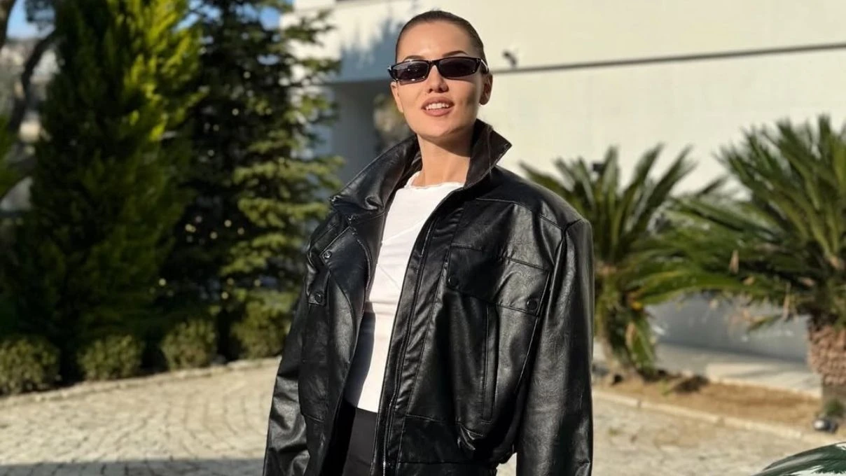 Fahriye Evcen katıldığı bir davette gösterdiği fotoğraf ile gündem oldu