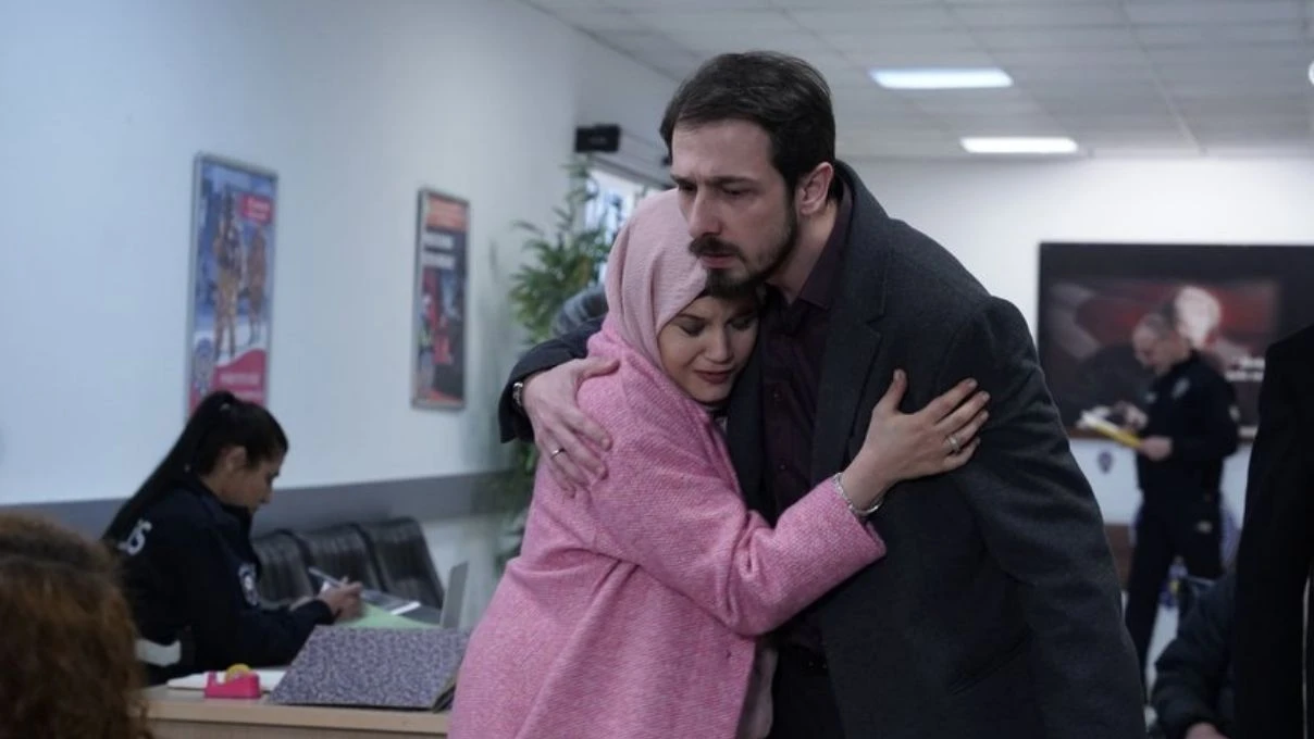 Kızılcık Şerbeti oyuncusu Feyza Civelek Emrah Altıntoprak’ı engelledi! Civelek’ten şaşırtan açıklamalar 4 feyza civelekten emrah altintoprak hakkinda sert sozler