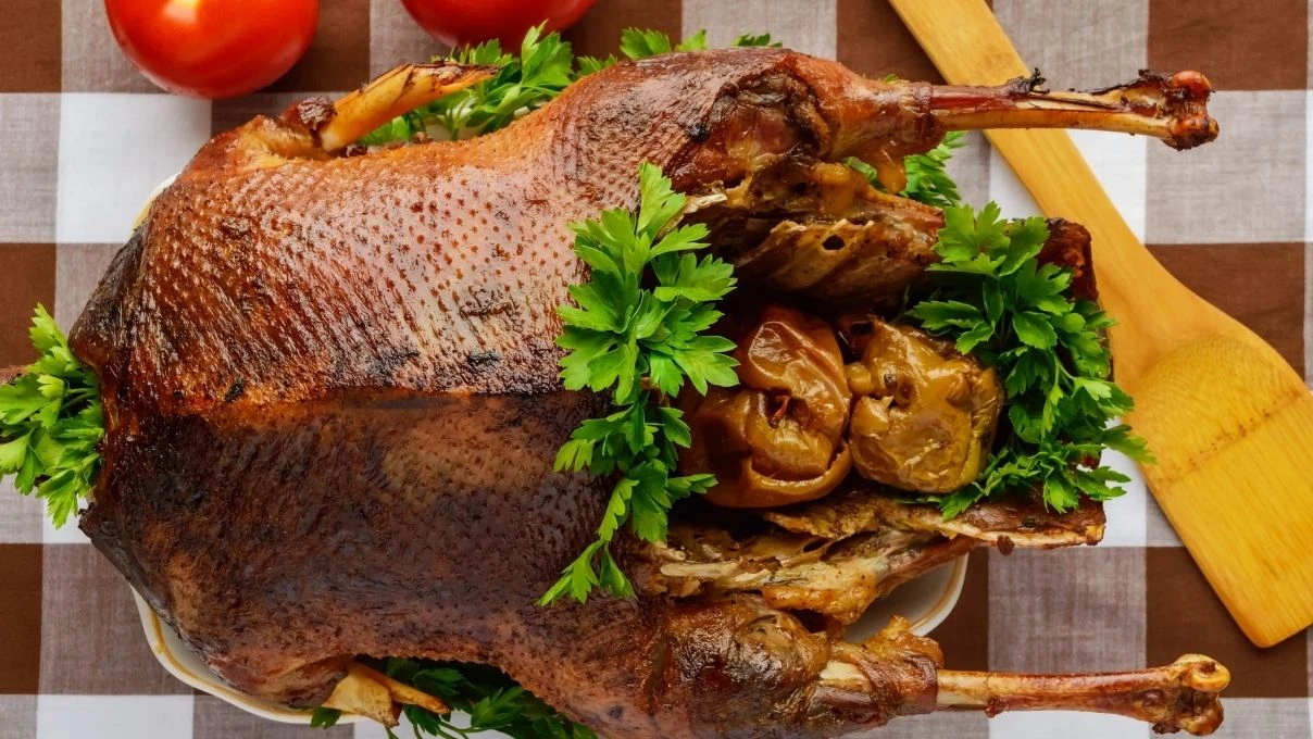 Fırında kaz nasıl yapılır? Çıtır deri + sulu et sırrı!