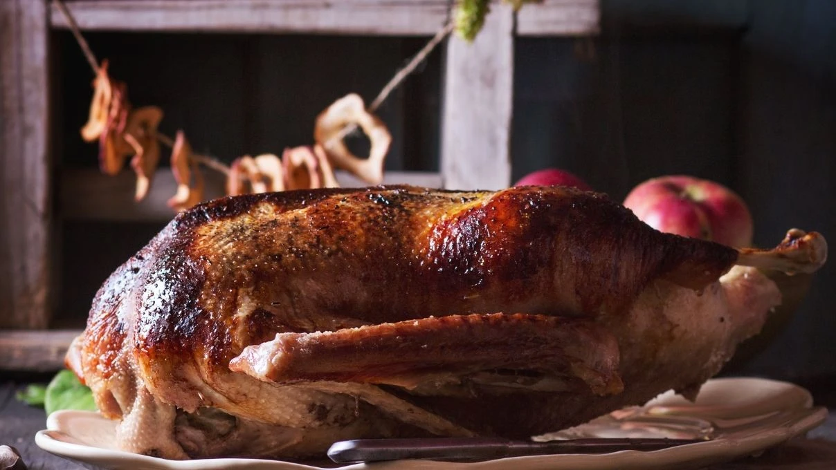 Fırında kaz nasıl yapılır? Çıtır deri + sulu et sırrı!