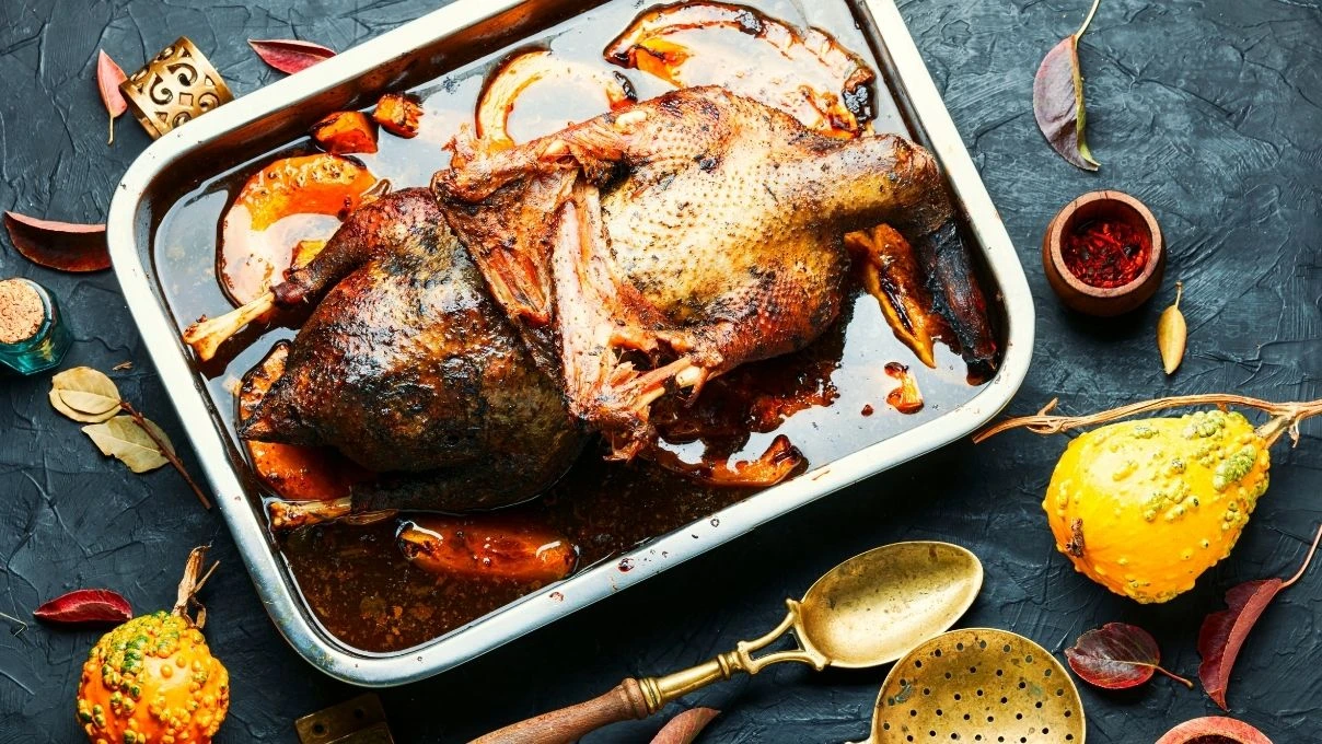 Fırında kaz nasıl yapılır? Çıtır deri + sulu et sırrı!