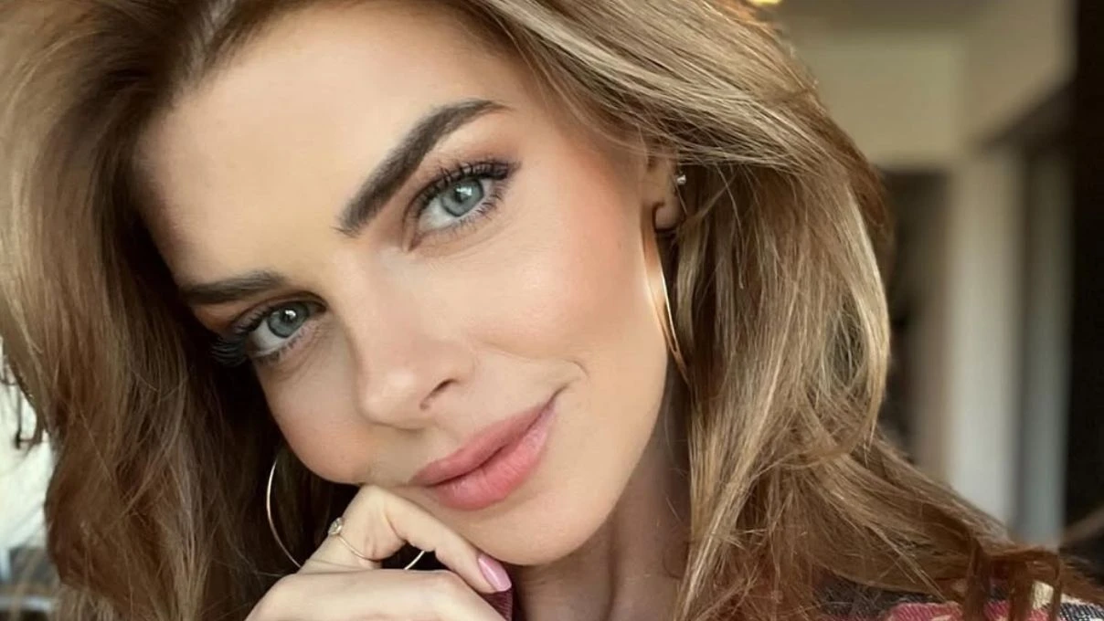 gelecege mektuplar dizisinin pelin i pelin karahan kimdir pelin karahan kac yasinda ve esi kim 6