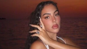 georgina rodriguez posiert 37