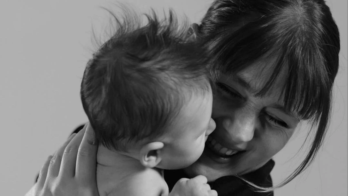 Gizem Karaca kızının yüzünü gösterdi! Ünlü ismin kızı babasına benzetildi