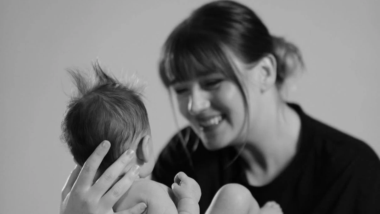 Gizem Karaca kızının yüzünü gösterdi! Ünlü ismin kızı babasına benzetildi