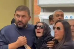 gullu nun kizi sinir krizi gecirdi babasina sarilip agladi o anlar tuyleri diken diken etti 1759049494 428 small