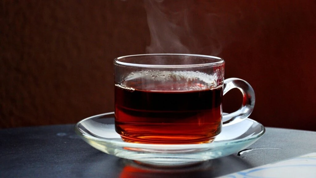 Sabahları sakın direkt kahve çay içmeyin! Kalbi öldüren bilgi