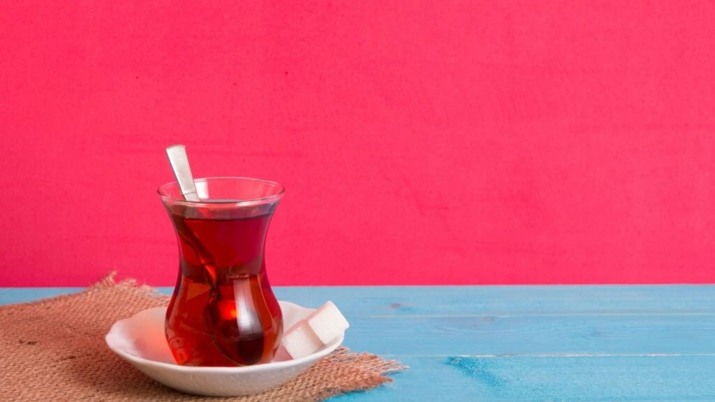 Sabahları sakın direkt kahve çay içmeyin! Kalbi öldüren bilgi