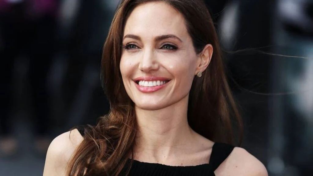 Angelina Jolie köy hayatına bir adım daha yaklaştı! Başarılı oyuncunun doğaya dönüş planı