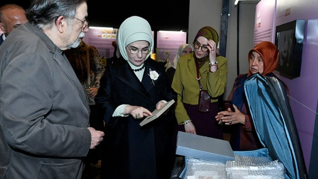 Emine Erdoğan "Saklı Kalanlar" sergisinin açılışını gerçekleştirdi!
