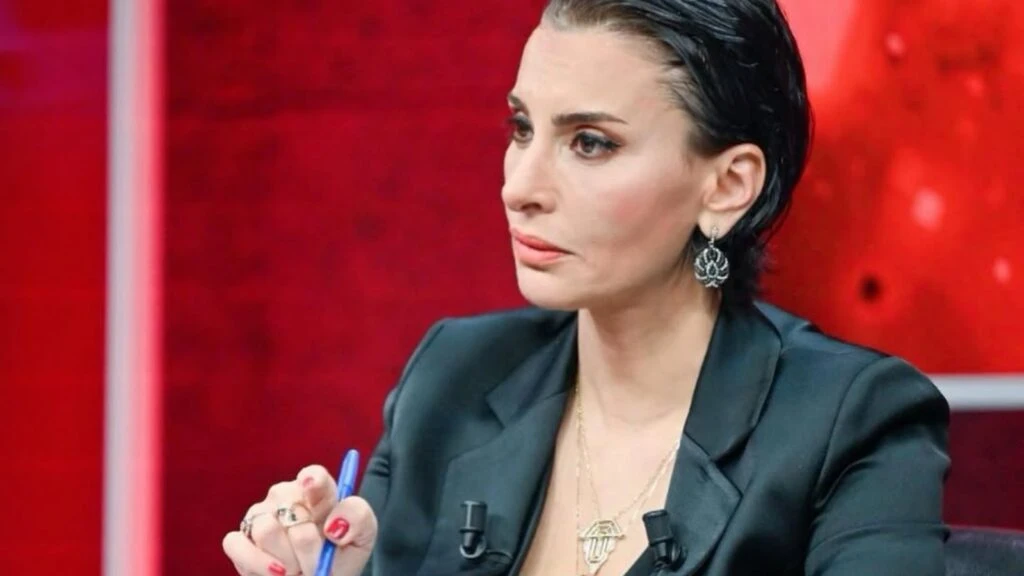 Hande Fırat kiminle evli kaç yaşında? Hande Fırat kaç dil biliyor?