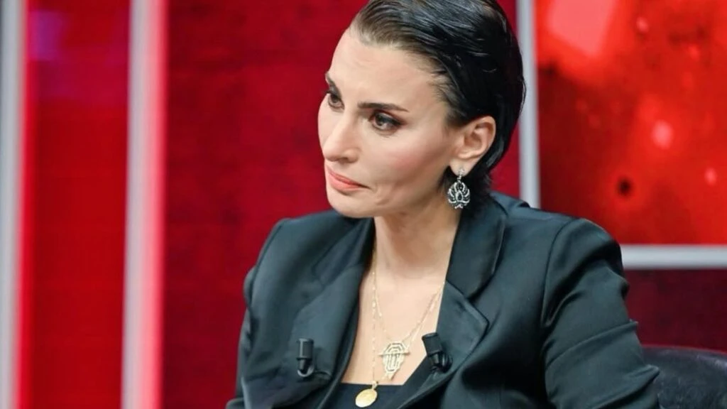 Hande Fırat kiminle evli kaç yaşında? Hande Fırat kaç dil biliyor?
