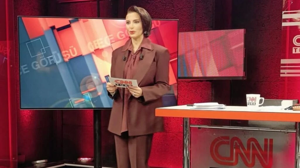 Hande Fırat kiminle evli kaç yaşında? Hande Fırat kaç dil biliyor?