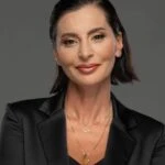 Hande Fırat kiminle evli kaç yaşında? Hande Fırat kaç dil biliyor?