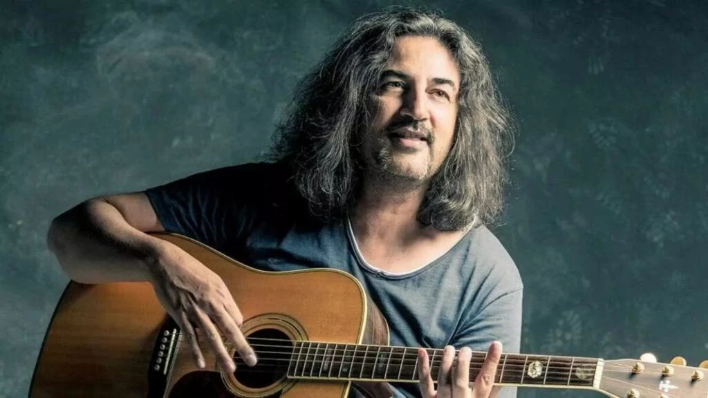 Çelik ve kardeşinin inanılmaz benzerliği! Hayranları ayırt edemedi