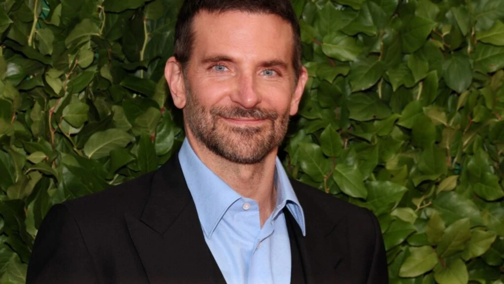 Bradley Cooper ve Gigi Hadid arasında kaç yaş var? Bradley Cooper kaç yaşında? 