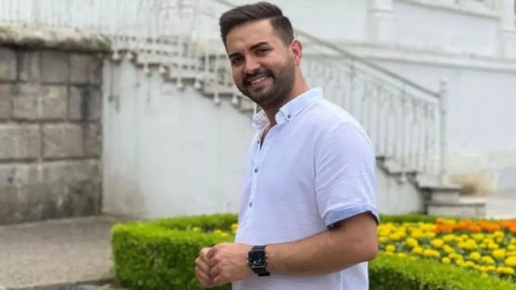 Kadir Ezildi'nin ne hastalığı var? Kadir Ezildi neden sürekli serum yiyor?Kadir Ezildi'nin ne hastalığı var? Kadir Ezildi neden sürekli serum yiyor?