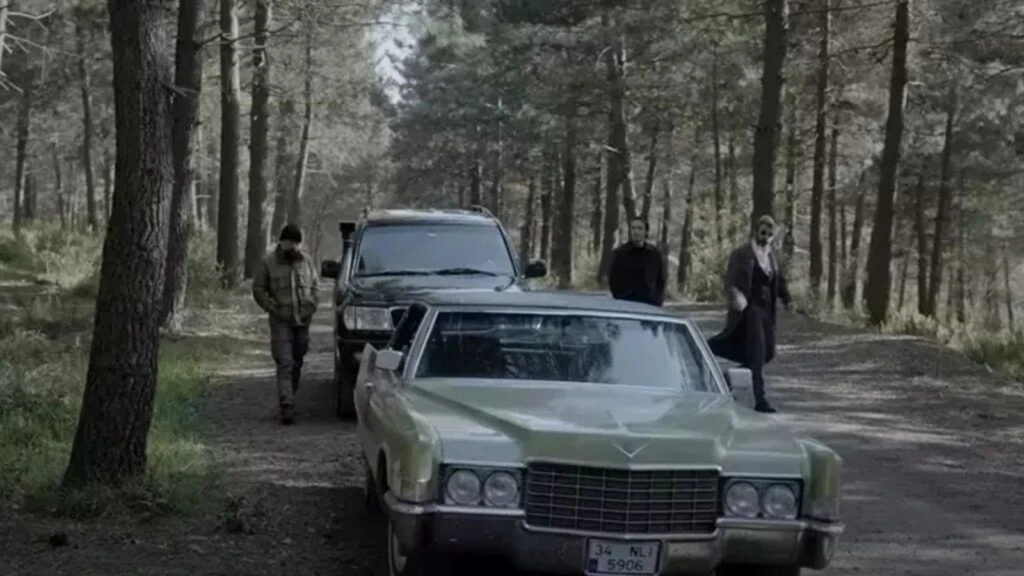 Eşref Rüya dizisinin klasik otomobili Cadillac fenomen oldu! Klasik otomobil dizi kadar konuşuluyor