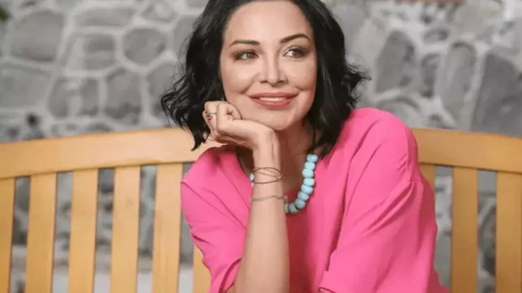 Sihirli Annem: Hepimiz Biriz filminin Doğum Perisi Evrim Akın kimdir? Evrim Akın kaç yaşında?