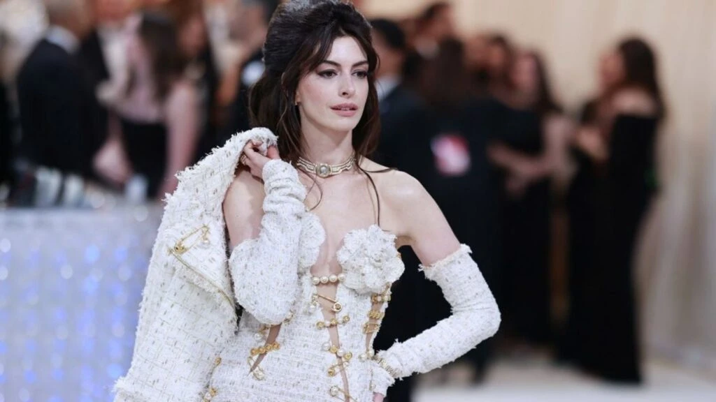 Anne Hathaway güzelliğiyle gündem oldu! Ünlü oyuncu son hali ile gala da ortaya çıktı