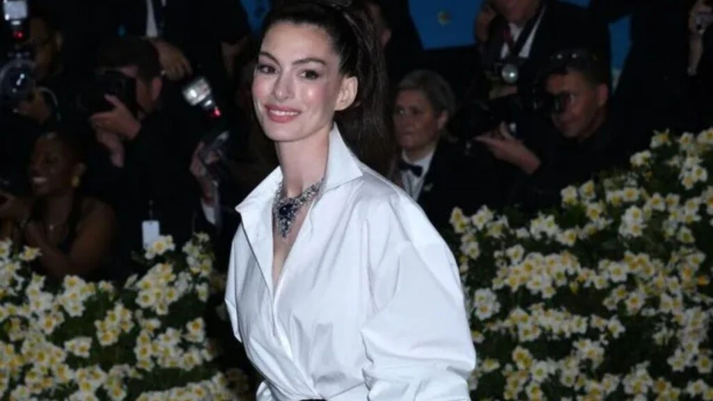 Anne Hathaway güzelliğiyle gündem oldu! Ünlü oyuncu son hali ile gala da ortaya çıktı