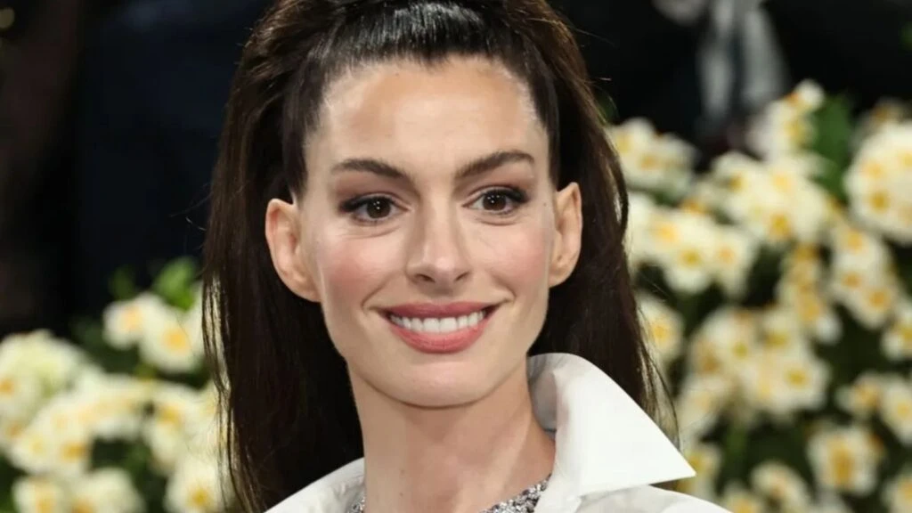 Anne Hathaway güzelliğiyle gündem oldu! Ünlü oyuncu son hali ile gala da ortaya çıktı