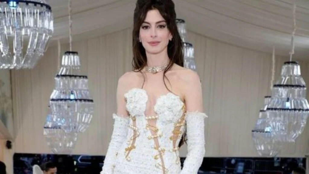 Anne Hathaway güzelliğiyle gündem oldu! Ünlü oyuncu son hali ile gala da ortaya çıktı