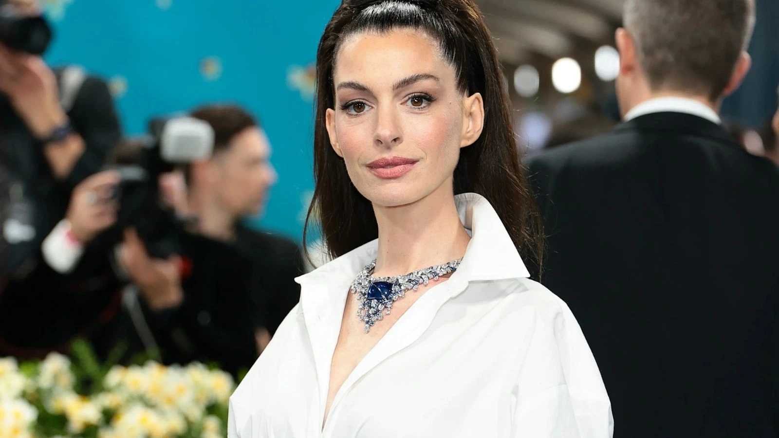 Anne Hathaway güzelliğiyle gündem oldu! Ünlü oyuncu son hali ile gala da ortaya çıktı
