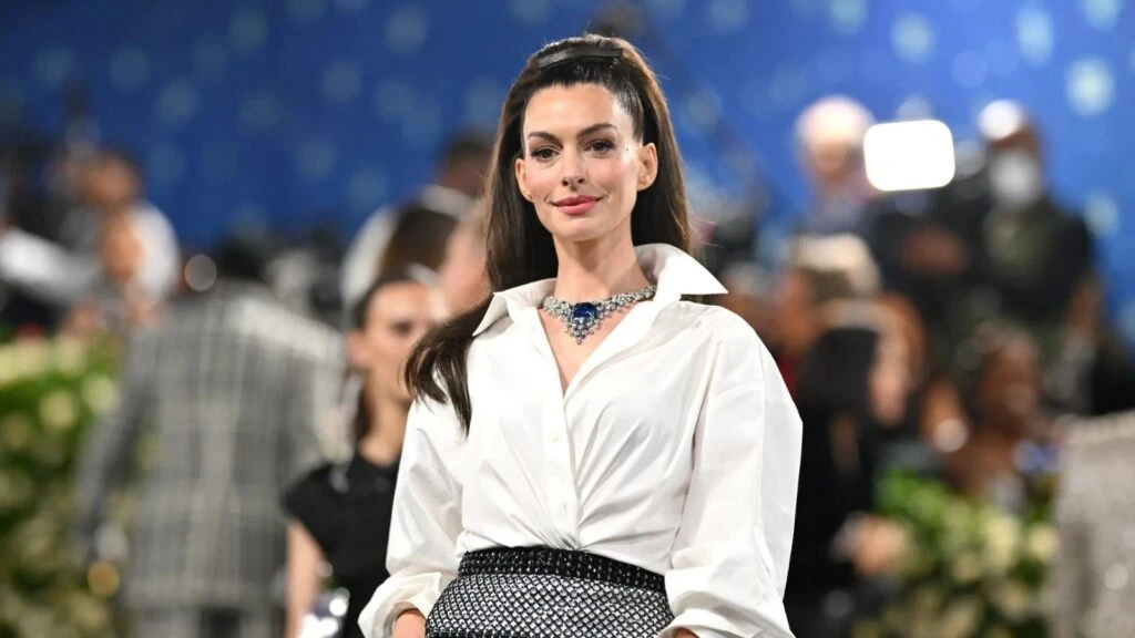 Anne Hathaway güzelliğiyle gündem oldu! Ünlü oyuncu son hali ile gala da ortaya çıktı