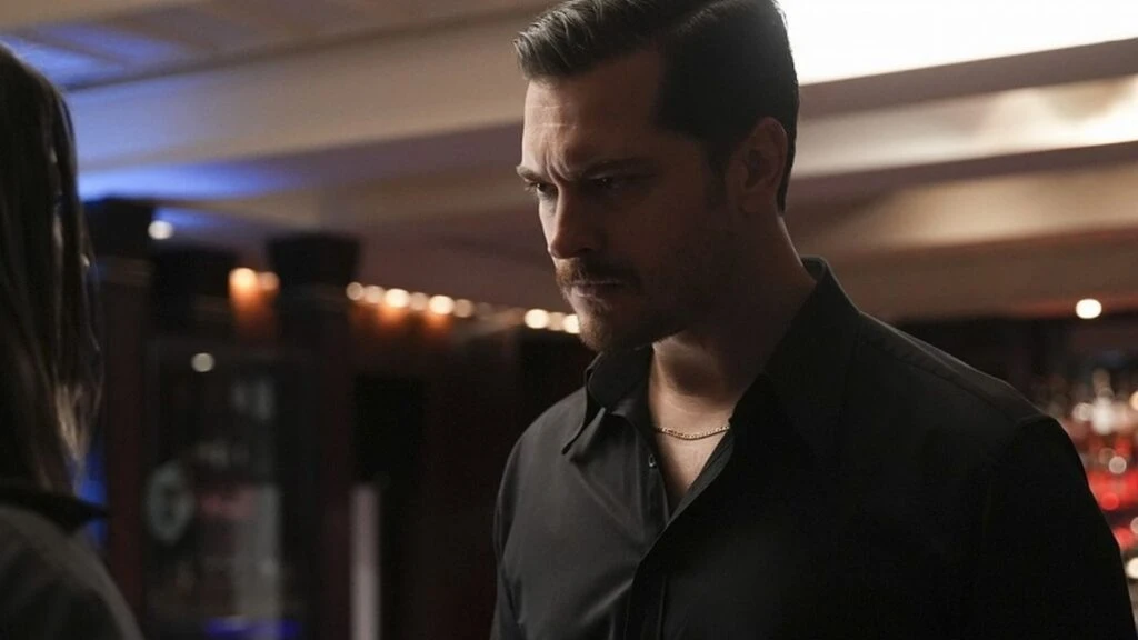 Çağatay Ulusoy’dan kehribar yorumu! Eşref Rüya dizisinde şarkı performansı