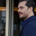 Çağatay Ulusoy’dan kehribar yorumu! Eşref Rüya dizisinde şarkı performansı
