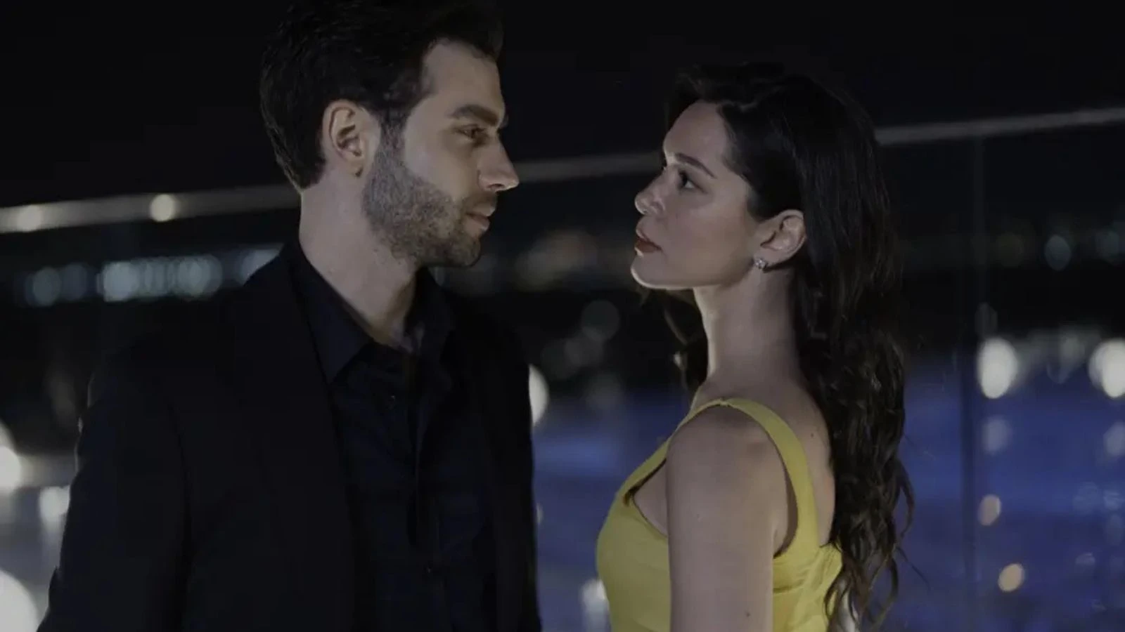 Sahipsizler dizisi yeni bölümde neler olacak? Devran ile Azize arasındaki gerilim artıyor!Sahipsizler dizisi yeni bölümde neler olacak? Devran ile Azize arasındaki gerilim artıyor!