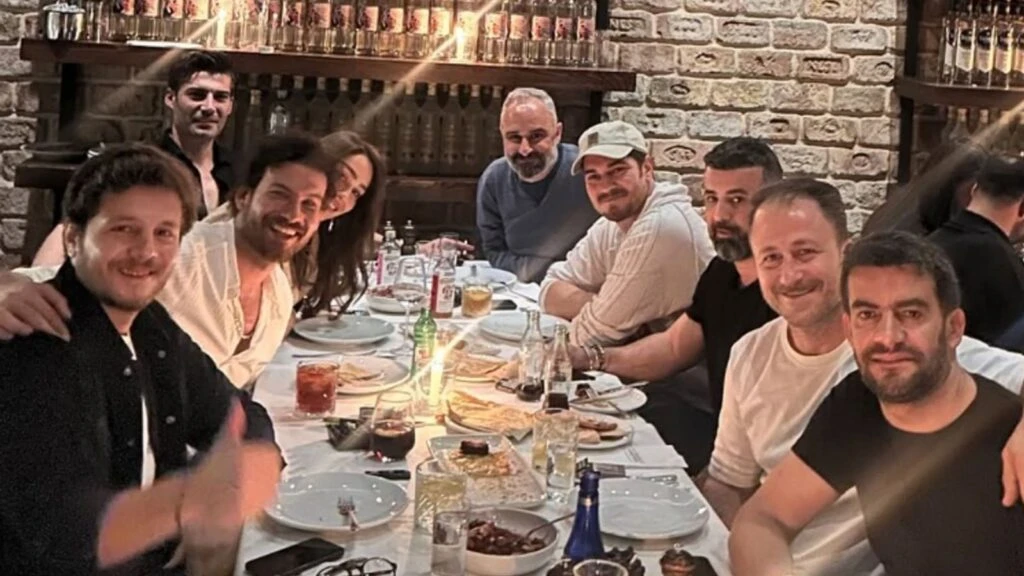 Çağatay Ulusoy kameralardan kaçtı! Gecenin yıldızı gündem oldu