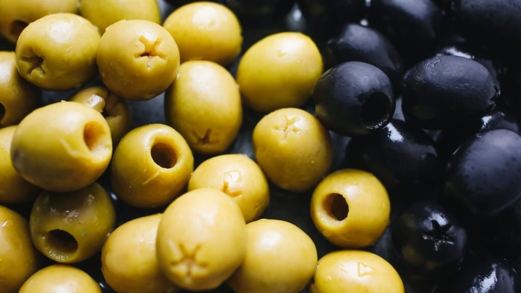 Zeytin çekirdeklerini sakın yutmayın! Zehirden daha kötü